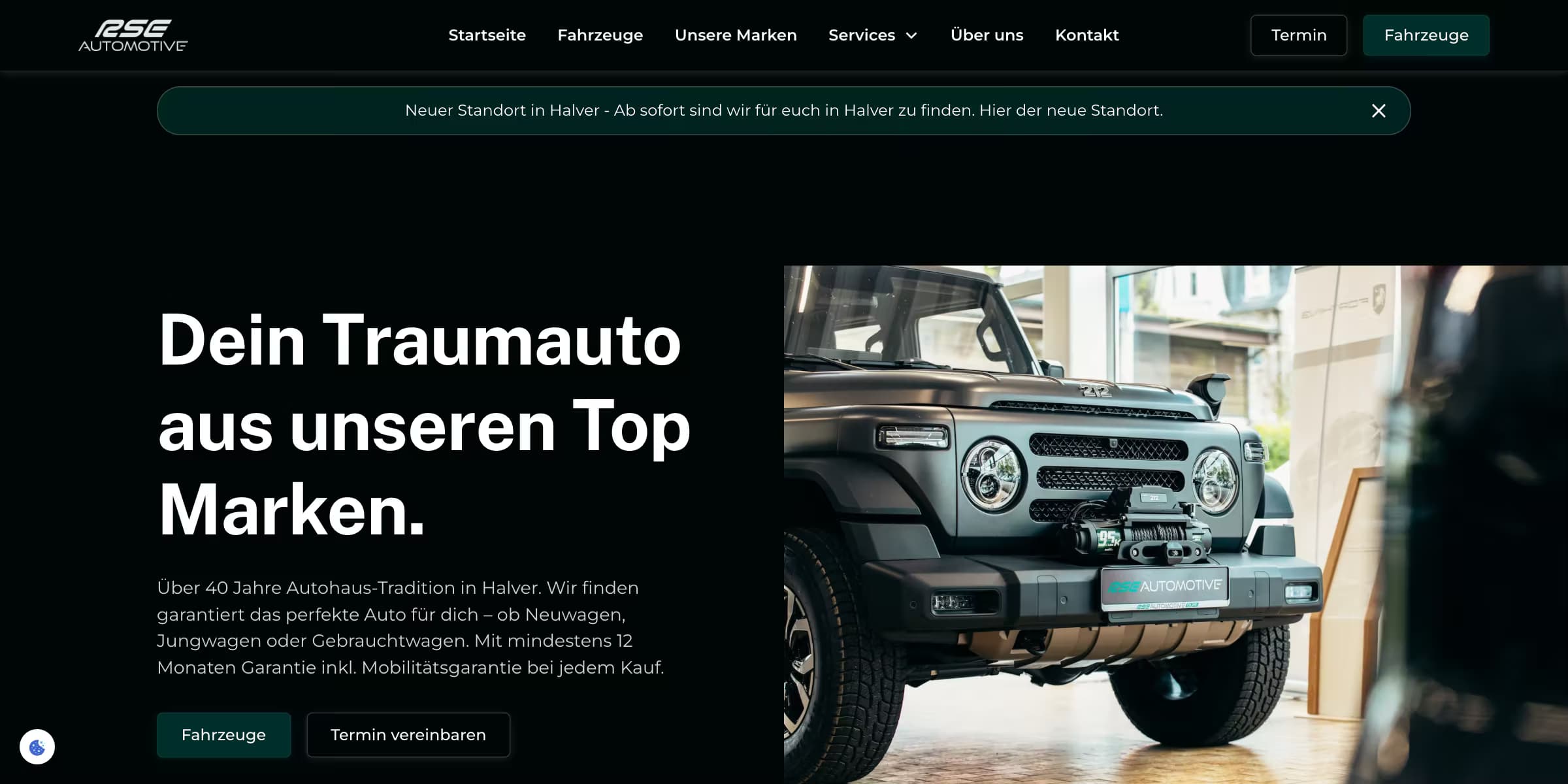 Screenshot der RSE-Automotive-Startseite mit Geländewagen im Showroom